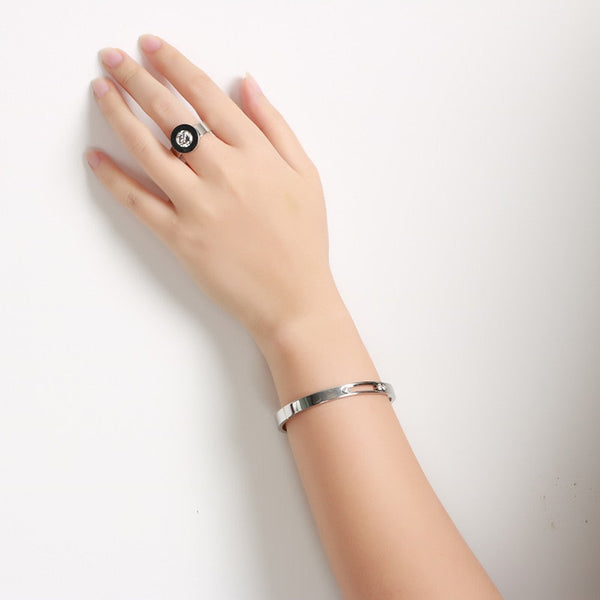 Rolling Diamonds Bangle Bracelet
